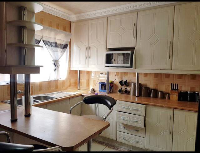 3 BEDROOM HOUSE FOR SALE IN BEVERLEY HILLS